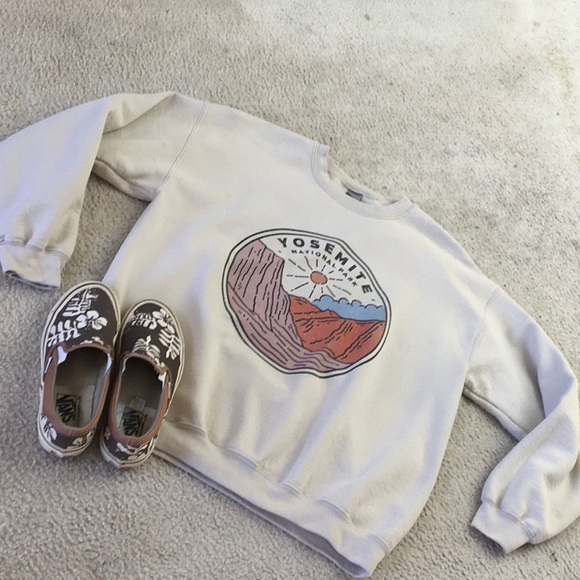 Gildan Tops - GILDAN/“YOSEMITE NATIONAL PARK” SWEATSHIRT